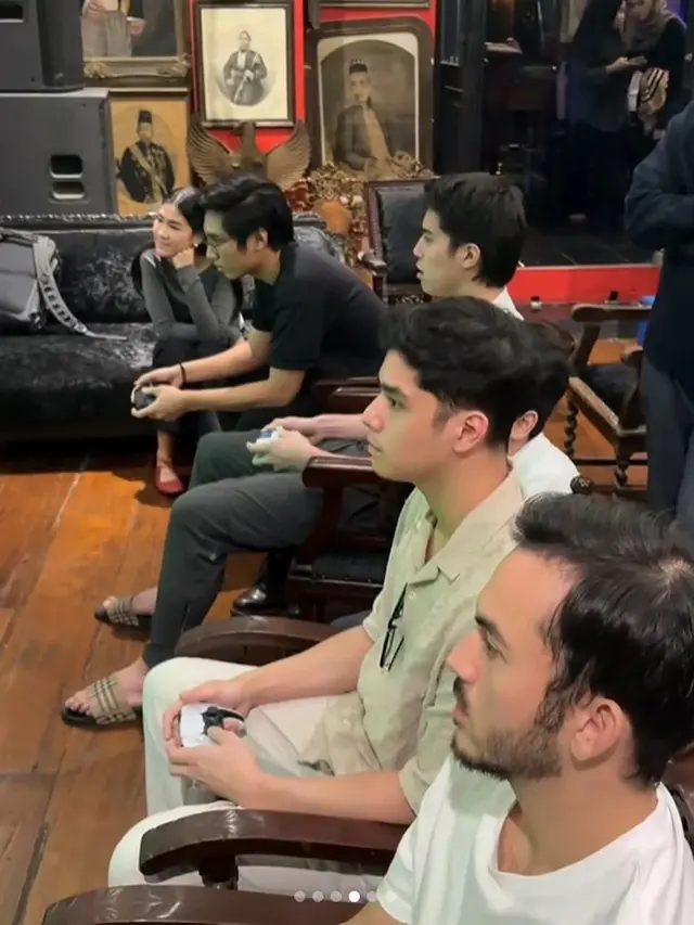 6 Potret El Rumi dan Rizky Nazar Nongkrong Bareng Main PS, Bikin Netizen Heboh