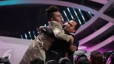 Syaiful Jamil dan Nassar di acara Indonesia Dangdut Awards (IDA) 2015, Jakarta, Rabu (28/10/2015). Perhelatan IDA 2015 menggambarkan dangdut telah menjadi bagian tidak terpisahkan dari masyarakat Indonesia. (Liputan6.com/Faizal Fanani)