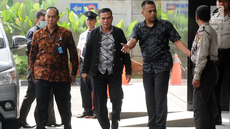 Usai Terjaring OTT, Bupati Bengkulu Selatan Digiring ke KPK