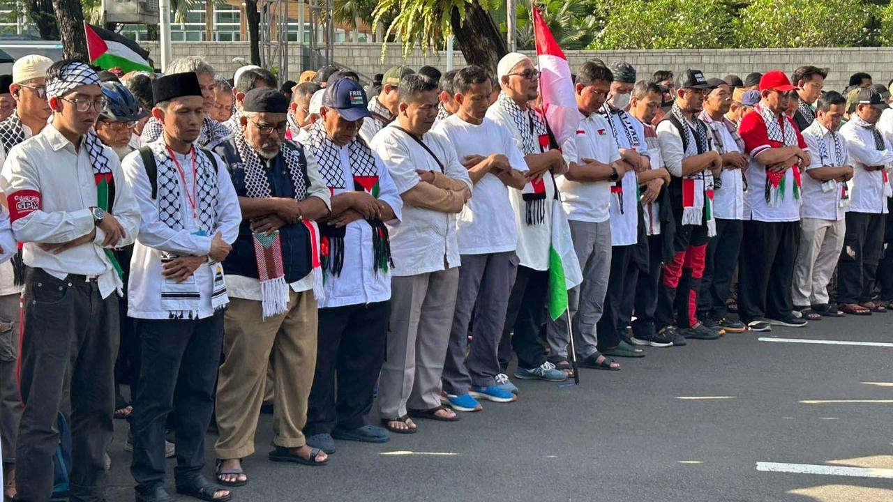 FOTO: Ribuan Warga Gelar Doa Bersama untuk Prajurit TNI Gugur di Lebanon