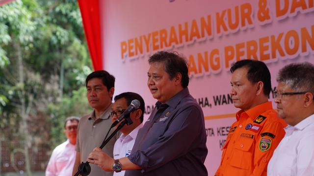 Menko Bidang Perekonomian Airlangga Hartarto saat menyampaikan arahan dalam Apel dan Simulasi Penanganan Kebakaran Hutan dan Lahan (Karhutla) di Palembang, Sumatera Selatan. (Foto: Kemenkoperekonomian)