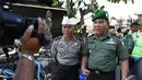Tak hanya polisi, pengamanan privat party Raffi Ahmad dan Nagita Slavina juga diperkuat oleh personel tentara dari Komando Rayon Militer (Koramil) setempat , Bali, Sabtu (25/10/2014) (Liputan6.com/Fahrizal Lubis)