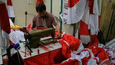 Perayaan Hari Kemerdekaan RI mendatangkan berkah tersendiri bagi para penjahit (Liputan6.com/Faizal Fanani)