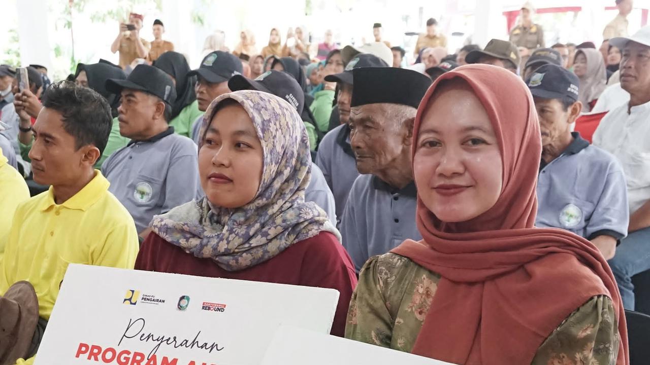 Bupati Banyuwangi Ipuk Fiestiandani Ngantor di Desa