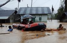 Banjir Kepung 7 Kecamatan di Tapteng, Air Capai Dada Orang Dewasa