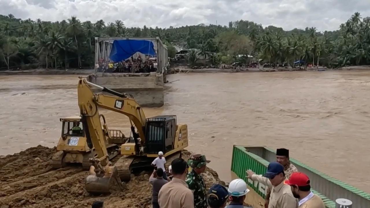 Prabowo Kunjungi Pengungsi Bencana Aceh