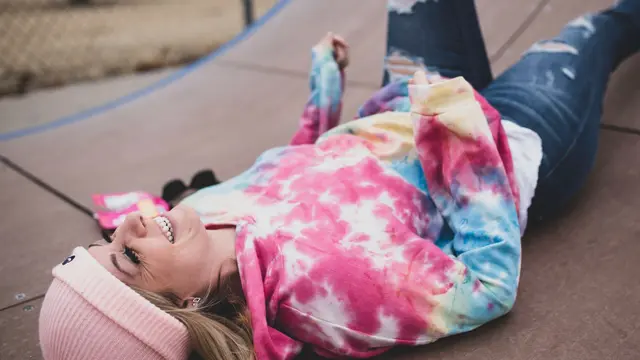 Ilustrasi Tie-dye