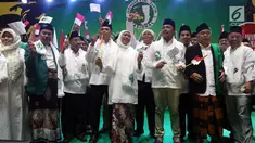 Dewan Penasihat Jaringan Kiai Santri Nasional (JKSN) Khofifah Indar Parawansa menghadiri deklarasi dukungan JKNS DKI Jakarta untuk pasangan Joko Widodo-Ma'ruf Amin pada Pilpres 2019 di Jakarta, Rabu (19/12). (Liputan6.com/JohanTallo)