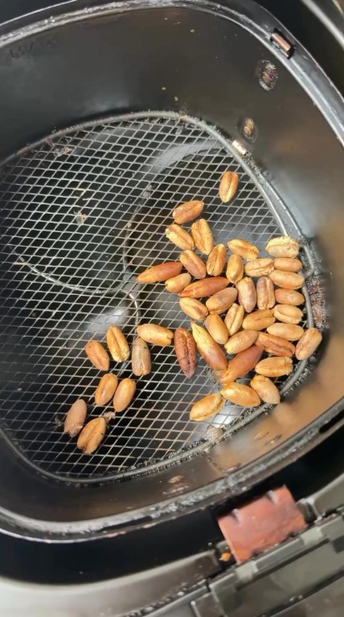Penasaran Gara-Gara Nonton di Youtube, Tora Sudiro Bikin Kopi dari Biji Kurma - Sebut Dirinya Aki-Aki Iseng