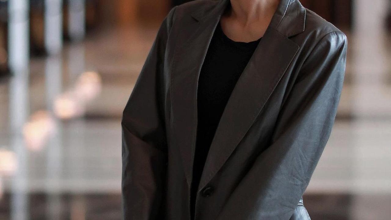 7 Potret Terbaru Yuni Shara Tampil Stunning dengan Jaket Kulit