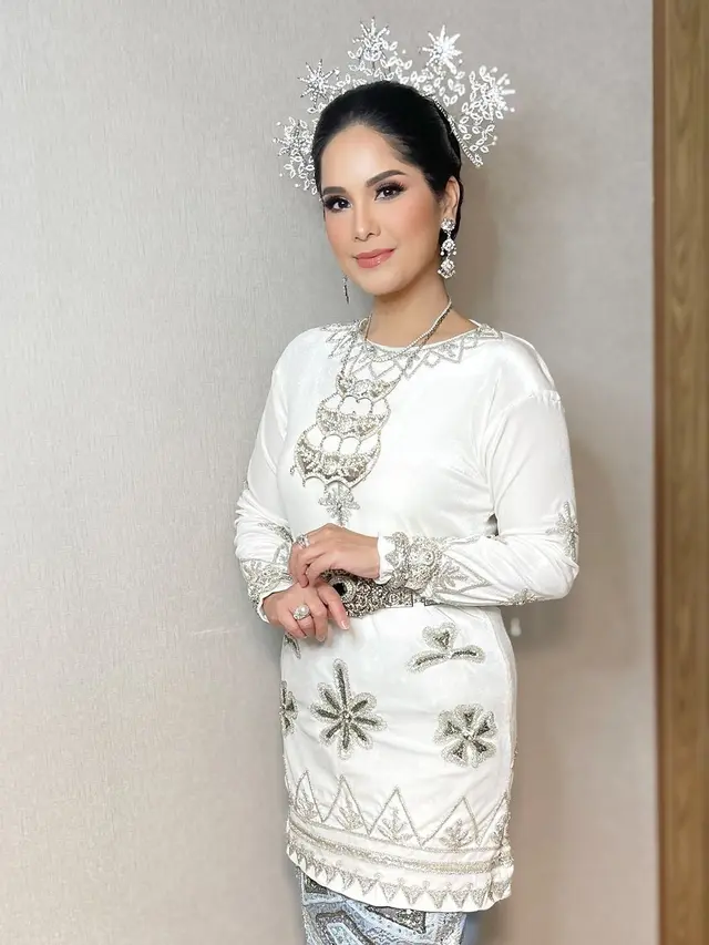 6 Potret Gaya Seleb Ikut Upacara HUT ke-79 RI di Istana Negara IKN, Annisa Pohan, Aaliyah Massaid, hingga Mawar Eva de Jongh