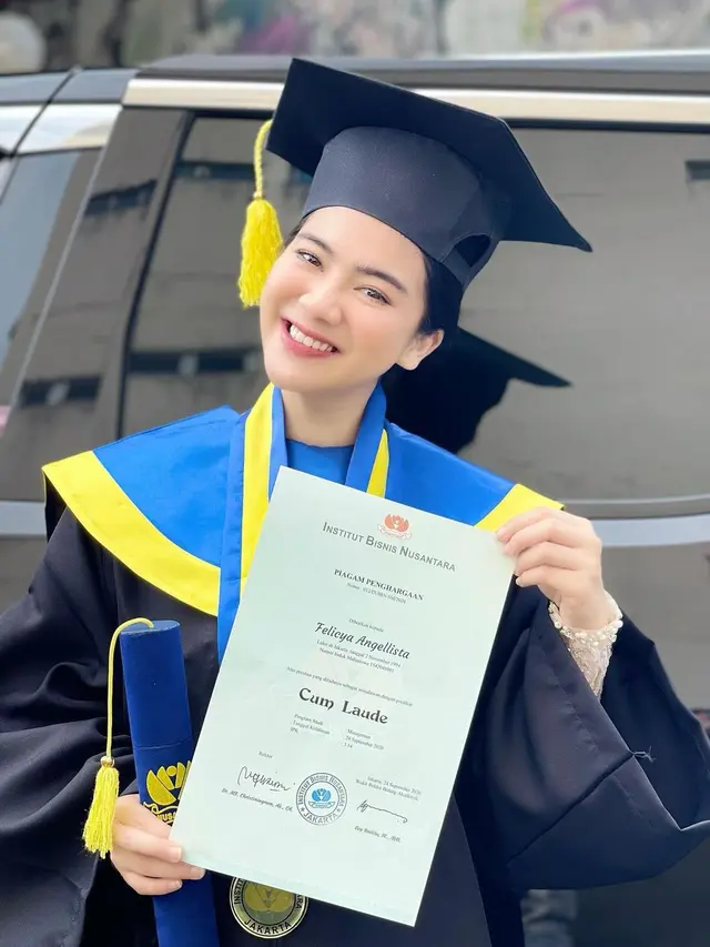 6 Momen Wisuda Felicya Angelista saat Sedang Hamil, Lulus dengan Predikat Cumlaude