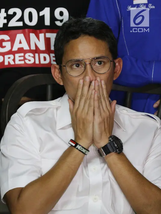 Ekspresi Wakil Gubernur Sandiaga Uno saat menghadiri peresmian sekretariat bersama Partai Gerindra - PKS dan PAN di Jakarta, Jumat (27/4). (Liputan6.com/JohanTallo)