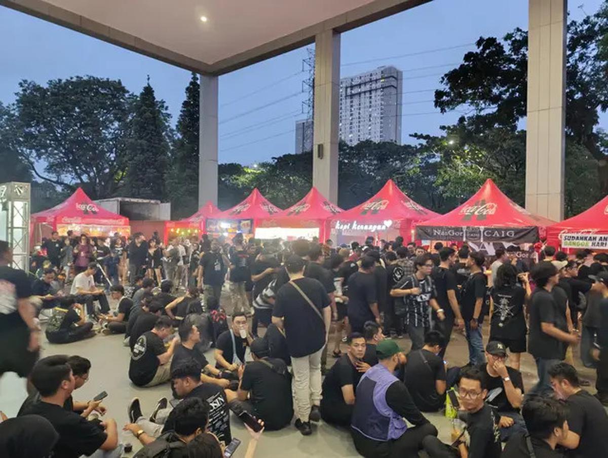 Potret Antusiasme Penggemar Saosin, Padati Arena Konser di Ancol