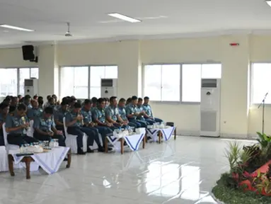 Citizen6, Jakarta: Kolinlamil mengadakan peringatan Isra’ Mi’raj Nabi Muhammad SAW 1433 H, dengan penceramah KH. Drs. Kirman Wibowo, di Gedung Laut Natuna Mako Kolinlamil, Tanjung Priok, Jakarta. Selasa (10/7). (Pengirim: Kadispen Kolinlamil).
