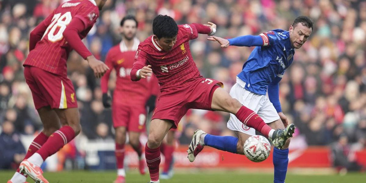 Cuma Jadi Cadangan di Liverpool, Endo Bakal Dipulangkan ke Bundesliga?