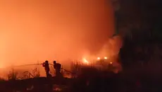 TPS Waringinkurung Terbakar Sejak Kemarin, Api Masih Mengintai