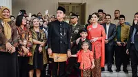 6 Potret Ma'ruf Amin Pisah Sambut dengan Gibran Rakabuming Raka, Sempat Usap Rambut Jan Ethes