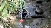 Kekeringan, Petani di Grobogan Jual Bongkahan Tanah Sawah