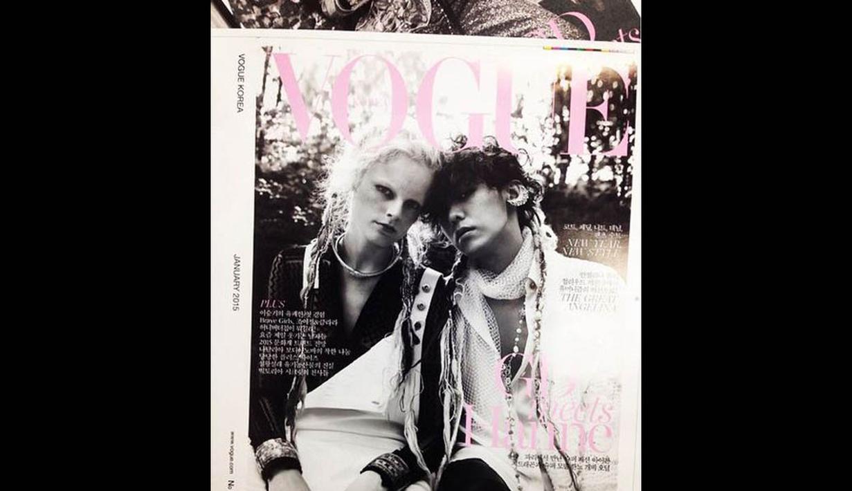 G-Dragon kembali didaulat menjadi model majalah fesyen ternama dunia. Kali ini, VOGUE yang tergelitik menampilkan G-Dragon di sampul majalahnya untuk edisi Januari 2015. (instagram.com/xxxibgdrgn)