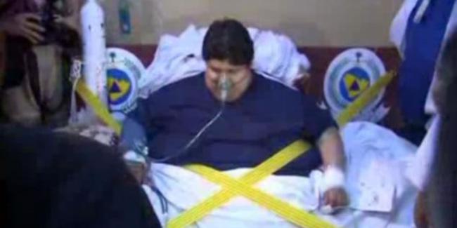 Khalid saat akan dibawa ke rumah sakit | (c) dailymail