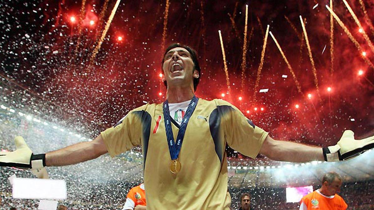 Buffon Kala Kecewa dan Menang - Foto Liputan6.com