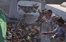 FOTO: Ribuan Tahanan Palestina Dibebaskan, Warga Gaza Sambut dengan Tangis dan Sorak Kemenangan