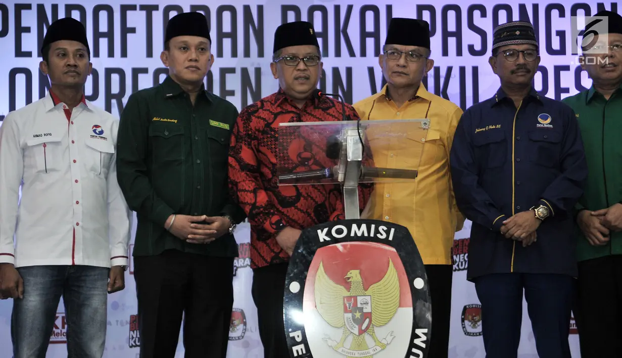 Sekjen PDIP Hasto Kristiyanto mewakili 8 sekjen partai politik pendukung Jokowi memberikan keterangan usai bertemu dengan ketua dan komisioner KPU di Kantor KPU, Jakarta, Selasa (7/8). (Merdeka.com/Iqbal S. Nugroho)