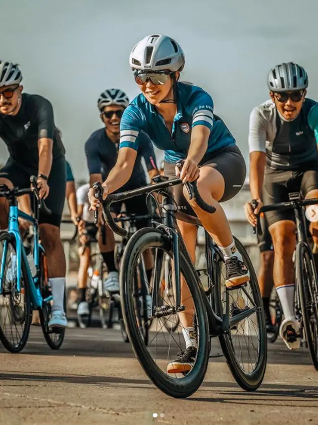 10 Potret Gisel Saat Bersepeda, Pesonanya Bikin Semangat Gowes