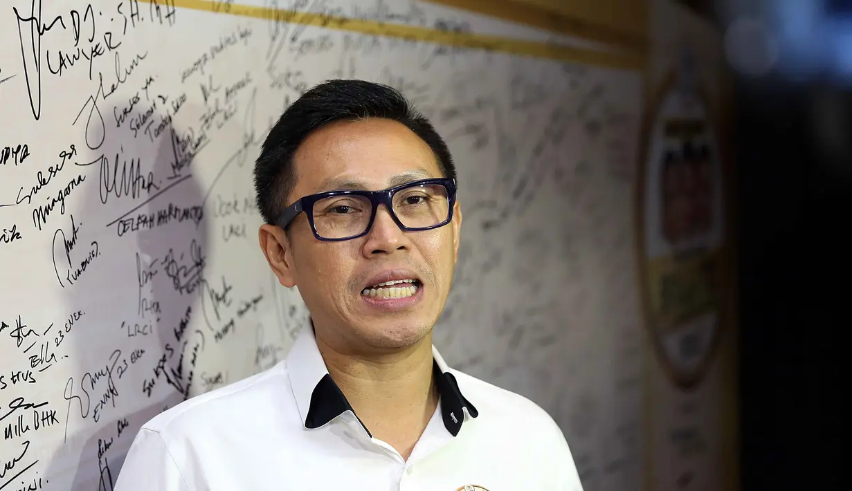 "Tidak ada saksi, tidak ada perkawinan, tidak ada apa-apa. Udah itu yang bikin adalah media abal-abal," bantah Eko di preskon Salam Ramadan ANTV, studio Epicentrum, Kuningan, Jakarta Selatan, Selasa (16/5). (Nurwahyunan/Bintang.com)