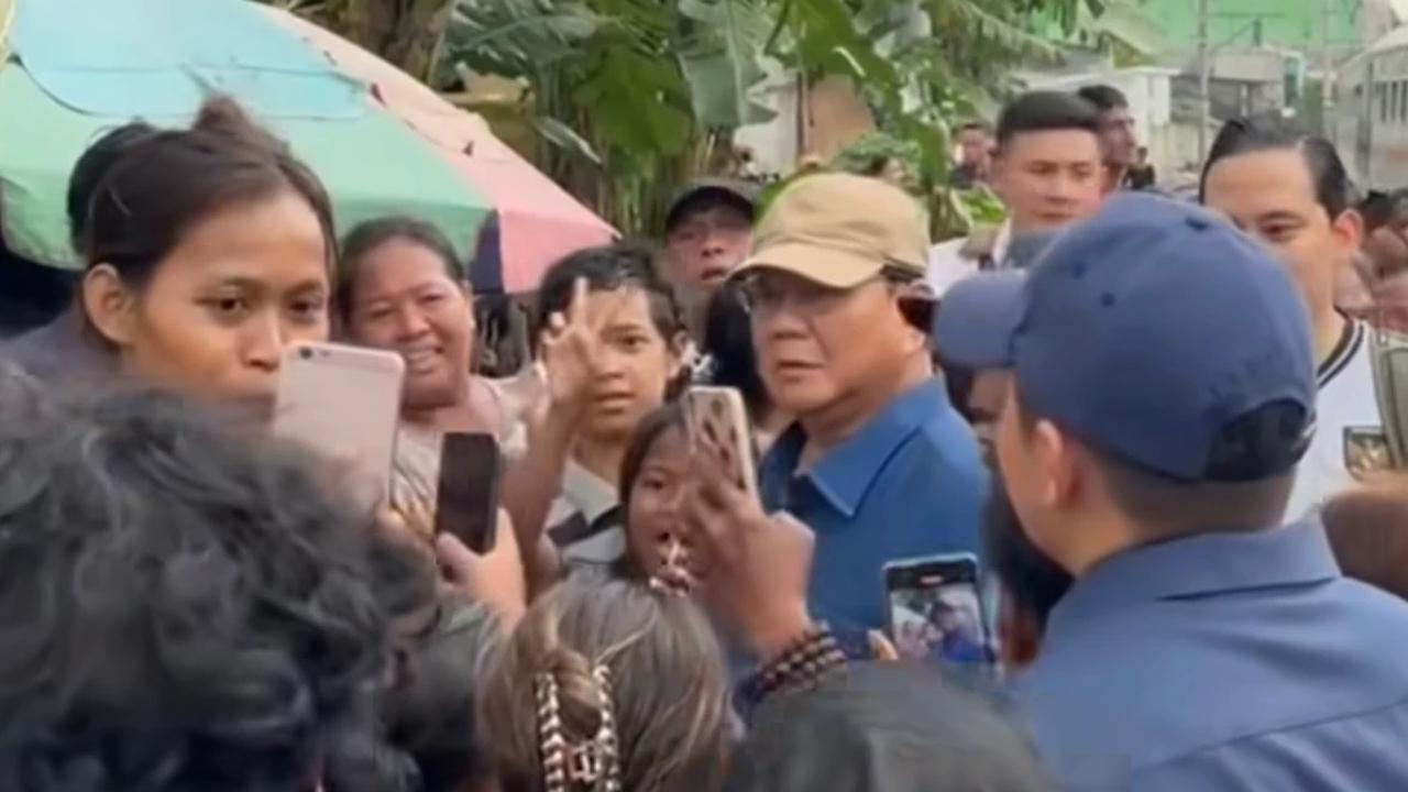 Prabowo Blusukan ke Pemukiman Padat Penduduk di Bantaran Rel Senen Jakpus