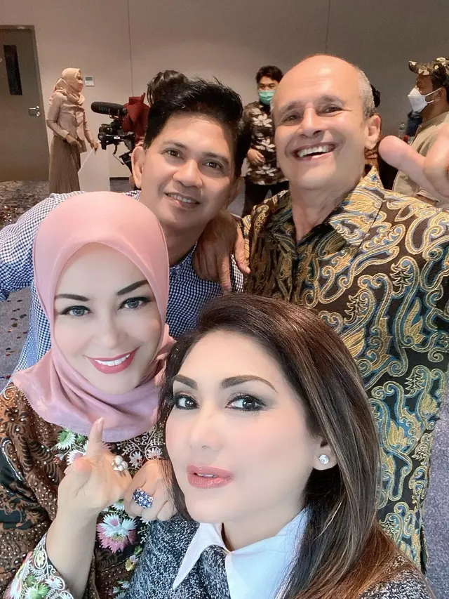 Chintami Atmanagara, Nia Daniaty, Barry Prima dan Ronnie Sianturi (Foto: Instagram/@chintamiatmanagara)
