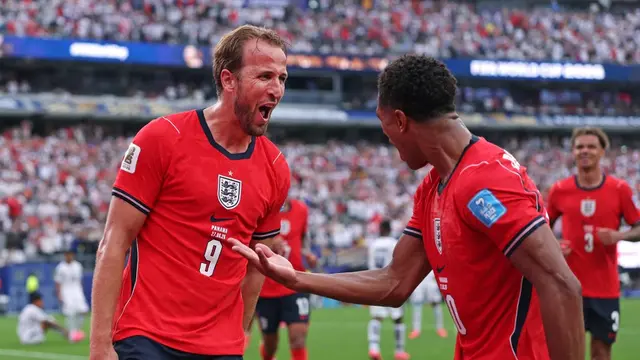 Harry Kane merayakan gol kedua Timnas Inggris bersama Jude Bellingham