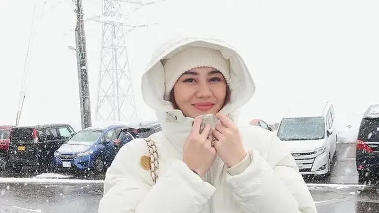 10 Beda Gaya Aaliyah Massaid dan Fuji An Memilih Liburan Akhir Tahun 2024 di Jepang