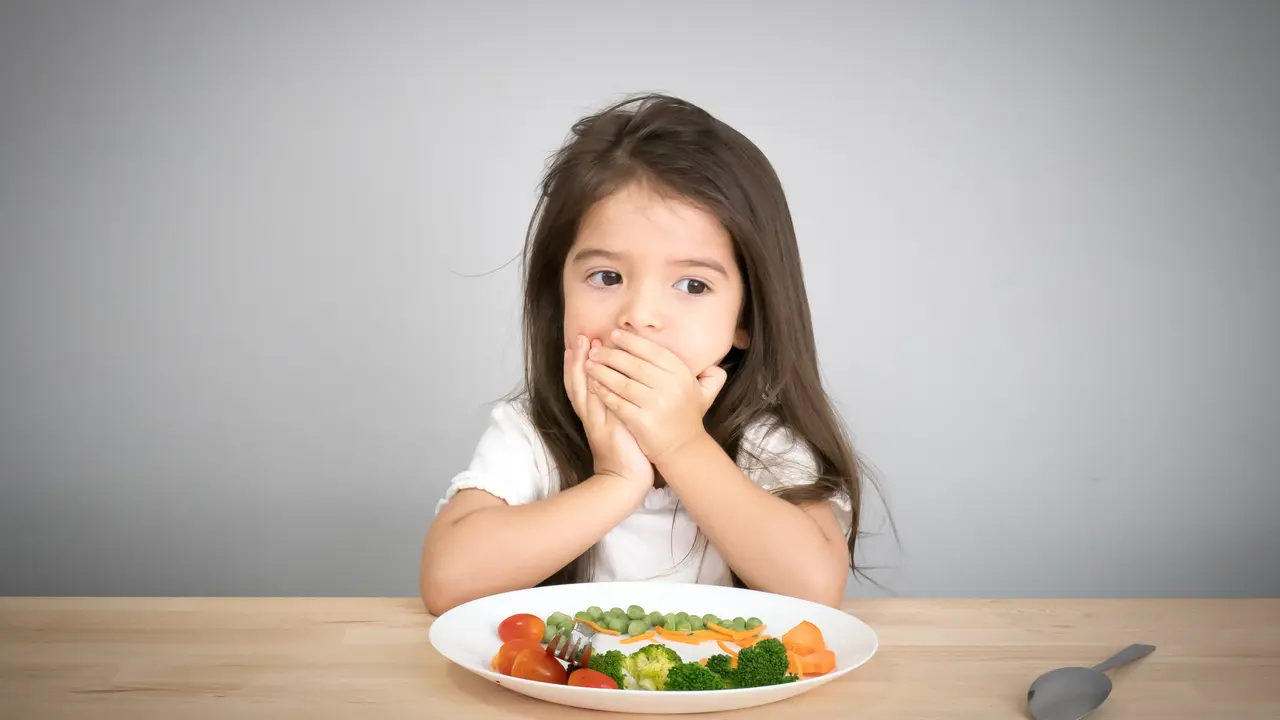 anak makan