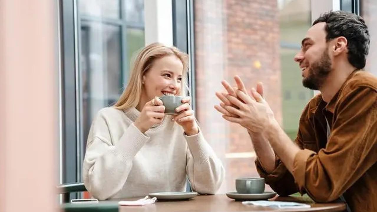 Lima Tanda Seorang Pria Jatuh Cinta Padamu dengan Sikap Menawannya