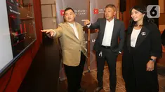 (Ki-Ka) Head of Investment Product & Advisory PT Bank DBS Indonesia, Djoko Soelistyo, Consumer Banking Director Rudy Tandjung dan Head of Sales and Distribution Consumer Banking Group, Melfrida Gultom berbincang pada acara media luncheon bertajuk “The Rise of Next Gen HNWI: Curated Solutions Across Generations to Stay Ahead” di Jakarta, Senin (23/05/2022). (Liputan6.com/Fery Pradolo)