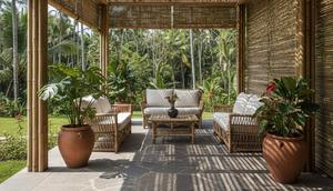 Teras ala Eco-Resort dengan Material Bambu merupakan salah satu ide desain teras ala villa yang estetik (Gemini AI)