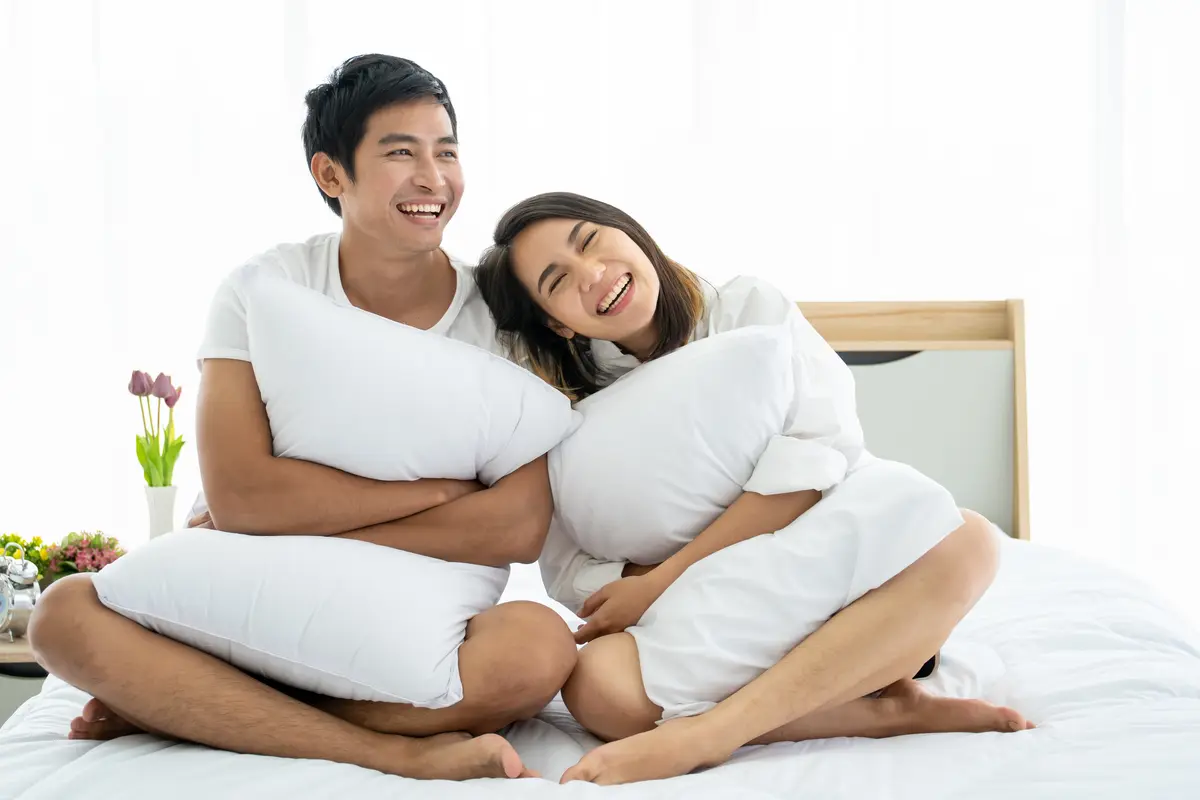 perempuan dan pasangan makin cinta menikah