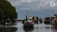 Cuaca Buruk, Kapal Cepat ke Pulau Seribu Disetop Sementara