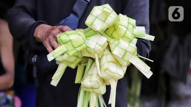 Penjualan Kulit Ketupat Lebaran Meningkat Drastis