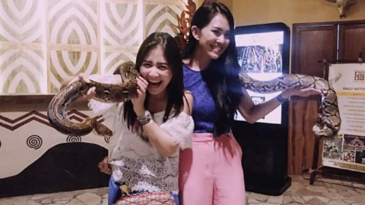 [Bintang] Prilly Latuconsina dan Kartika Putri