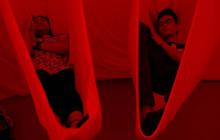 Menikmati rileksnya tidur menggantung di The Chronarium Sleep Lab