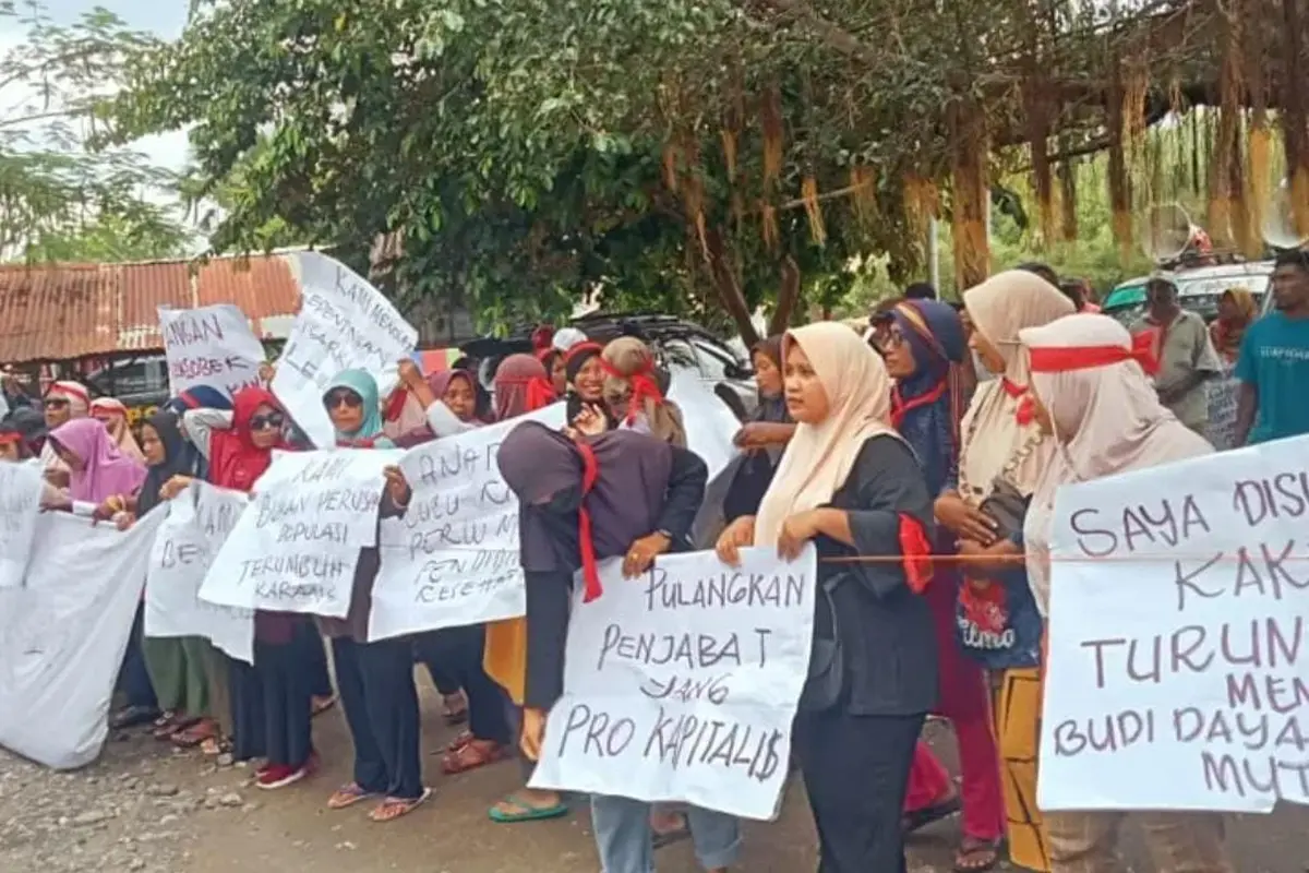 Aliansi Nelayan Teluk Lewoleba (ANTL) saat melakukan demonstrasi penolakan rencana investasi budidaya kerang mutiara