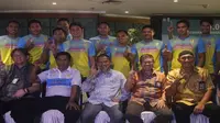 Tim voli putra Jakarta Elektrik PLN siap perbaiki prestasi pada Proliga 2017.(Bola.com/Andhika Putra)