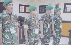 Empat prajurit yang menjadi terdakwa dalam kasus penganiayaan hingga menewaskan Prada Lucky Chepril Saputra Namo divonis 6,5 tahun penjara dikurangi msa tahanan sementara, disertai pidana tambahan berupa pemecatan dari dinas militer Cq. TNI Angkatan Darat (AD). (Foto: Antara)