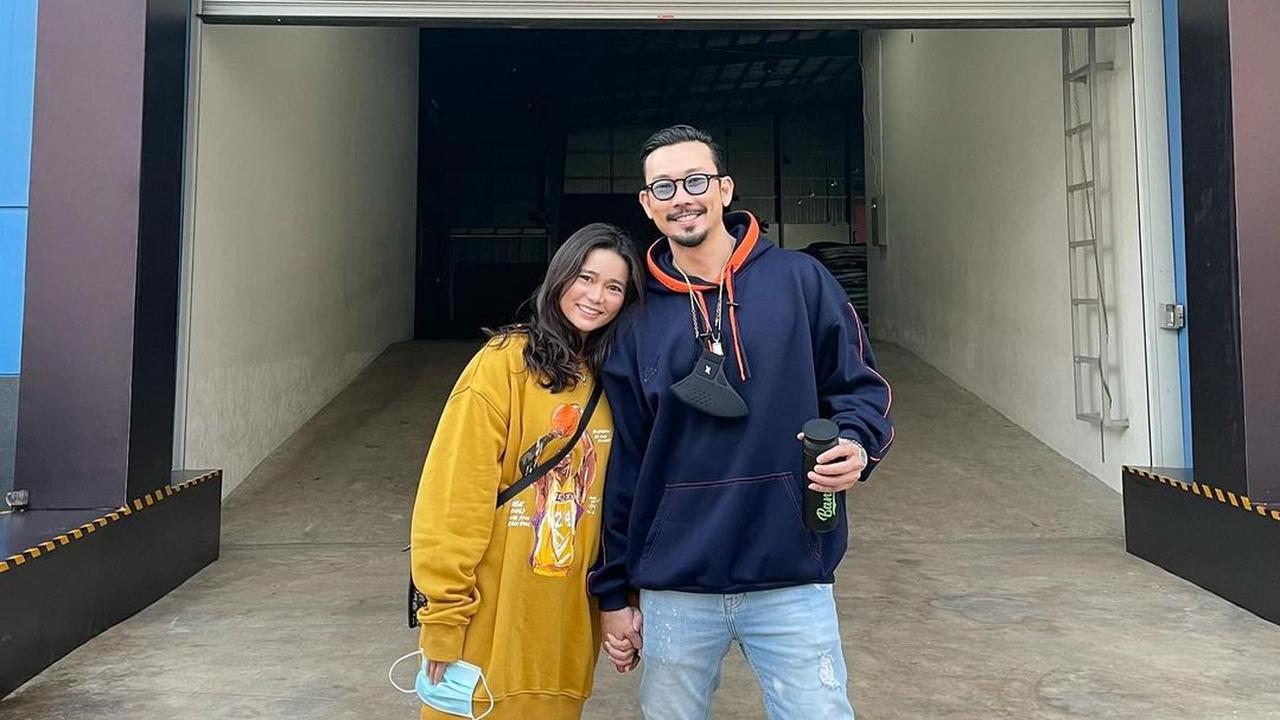 [Fimela] Denny Sumargo dan Olivia Allan