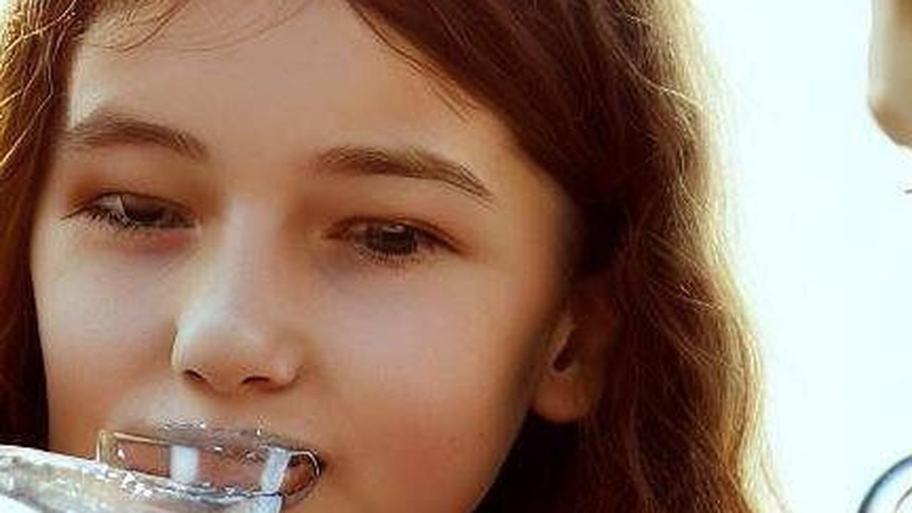 Minum Oralit Saat Sahur Bisa Menahan Haus Seharian Puasa? Cek Faktanya