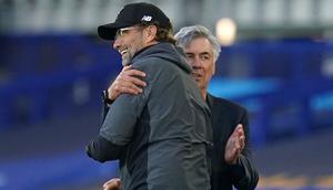 Manajer Liverpool, Jurgen Klopp, memuji kinerja Carlo Ancelotti bersama Everton. (Jon Super / POOL / AFP)