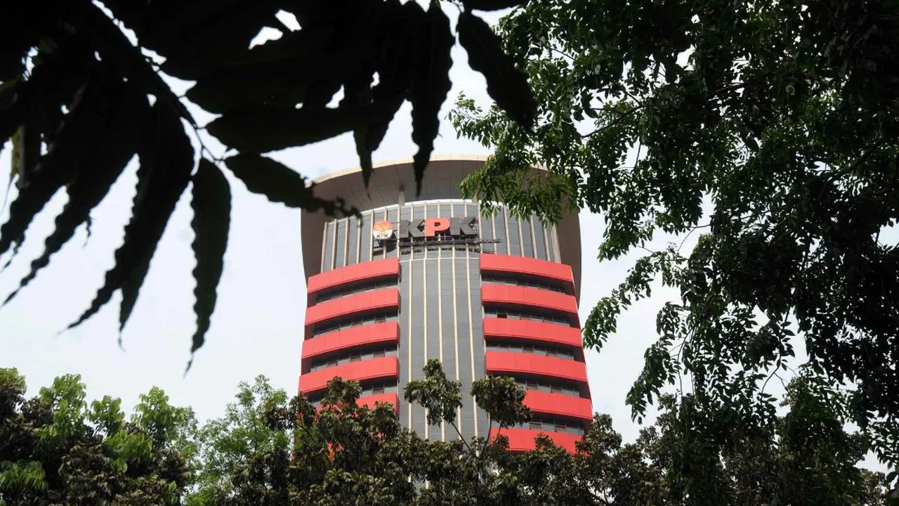 Pengusutan kasus korupsi di Kementan ini sudah terjadi sejak tahun 2021. Pengusutan kasus ini bermula dari laporan masyarakat yang masuk kepada KPK pada Februari 2020.